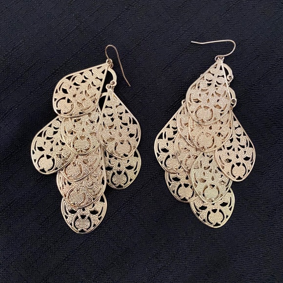 3 Pairs of Gold Tone Dangle Earrings - Picture 4 of 4